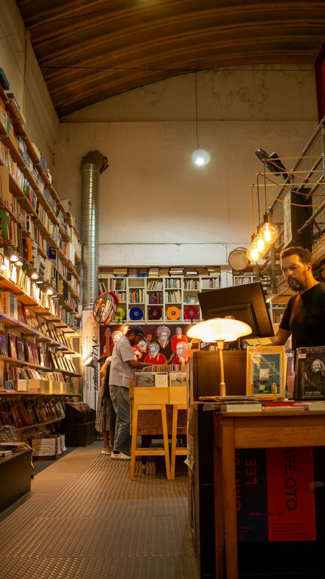 Verkauf von Romanen, Sachbüchern und Kinderbüchern